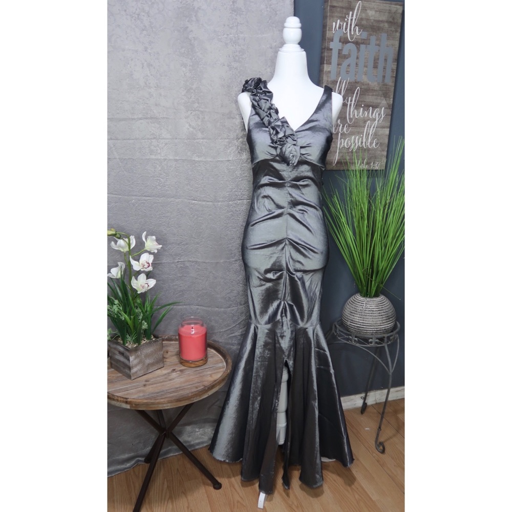 Matallic Grey mermaid prom dress🧜🏼‍♀️